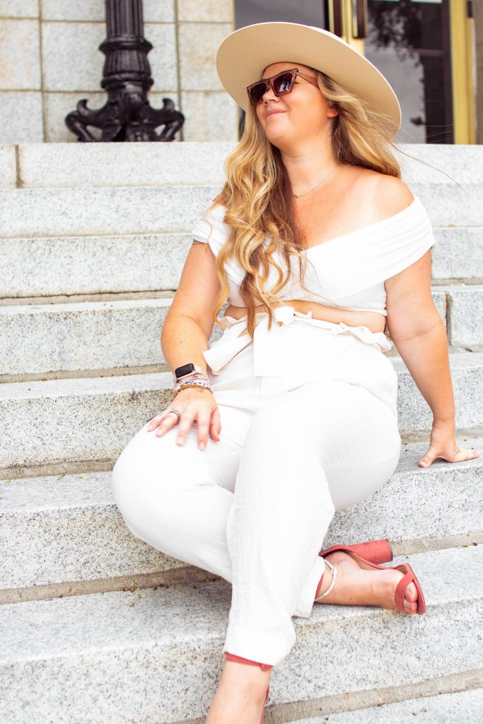 Nicki Odom The Boho Diaries All White Curvy Girl Style Sitting on steps