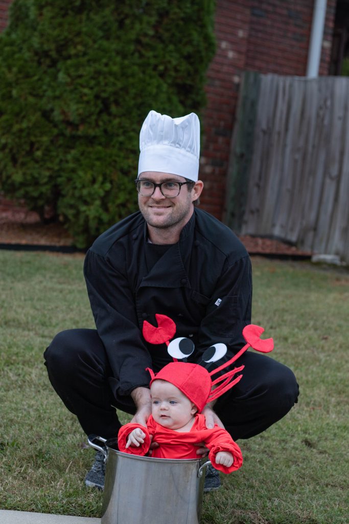 Dad and daughter Halloween costume Chef and Lobster in pot