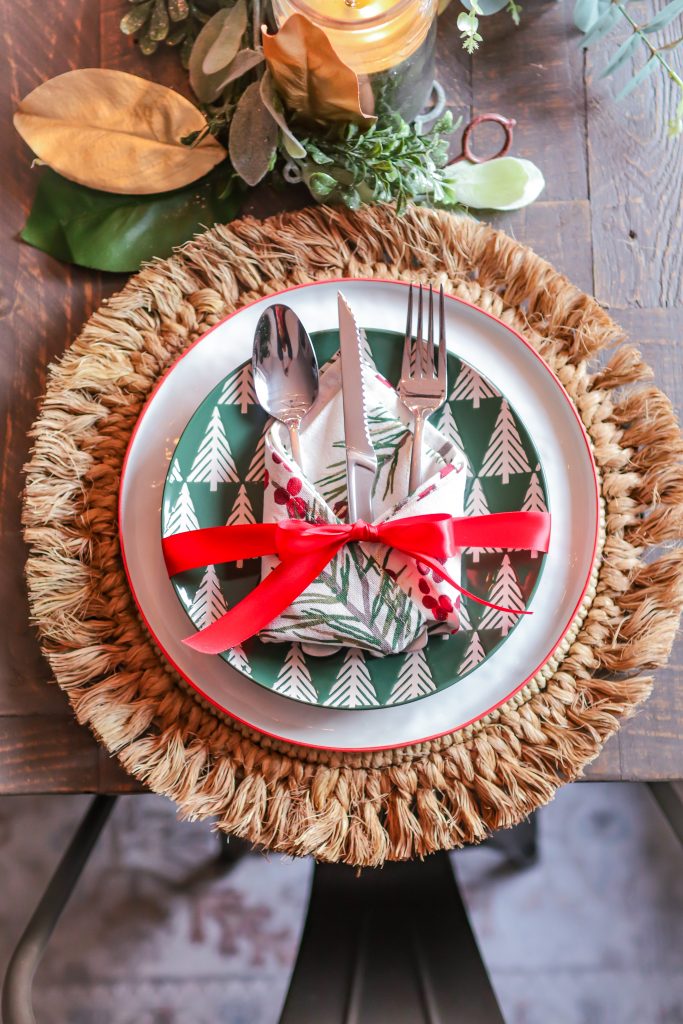 Classic Christmas Dining Table Place Settings and Decorations
