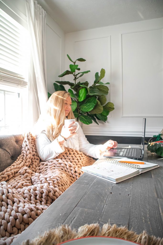 Nicki Odom with Bearaby Tree Napper Cooling Weighted Blanket