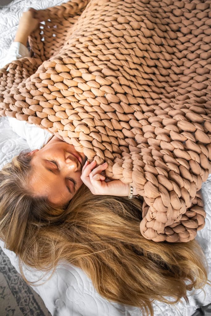 Nicki Odom with Bearaby Tree Napper Cooling Weighted Blanket