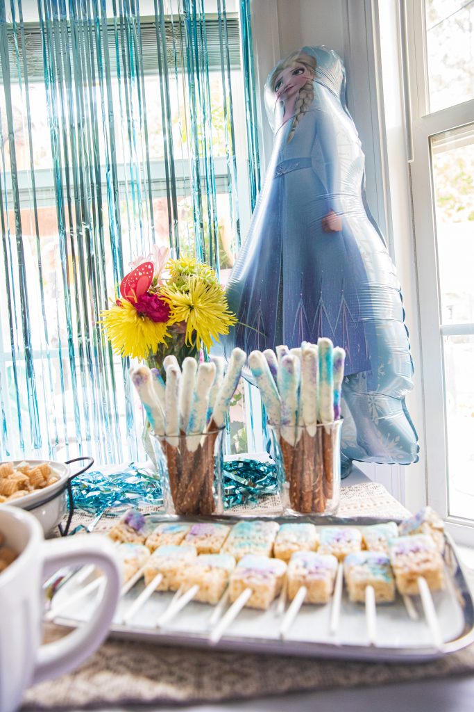 Frozen Fourth Birthday party table setup