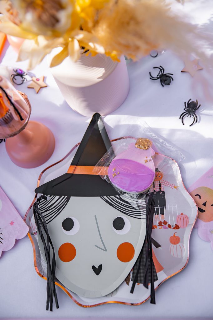 Halloween  Ghoul Gang Party for Kids table ware