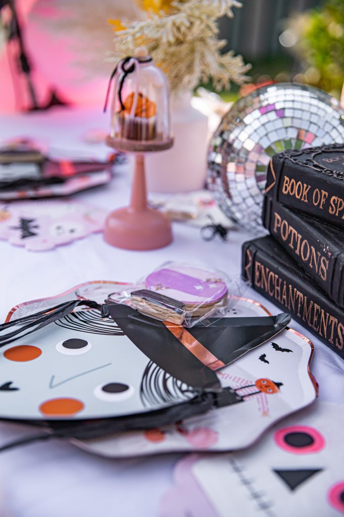 Halloween  Ghoul Gang Party for Kids table ware