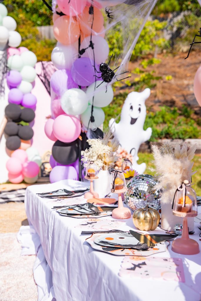 Halloween  Ghoul Gang Party for Kids table ware