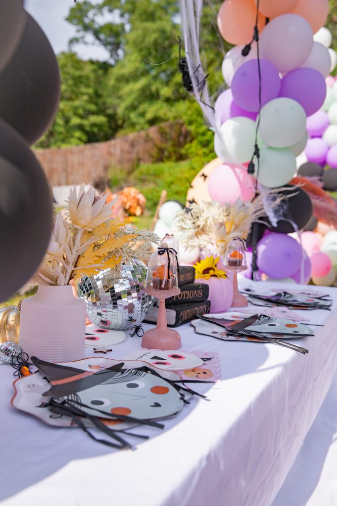 Halloween  Ghoul Gang Party for Kids table ware