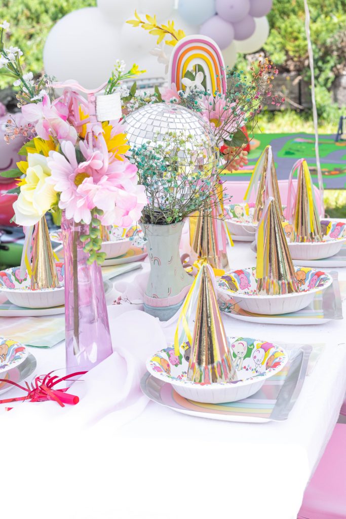 Peppa Pig theme kids party decorated party table