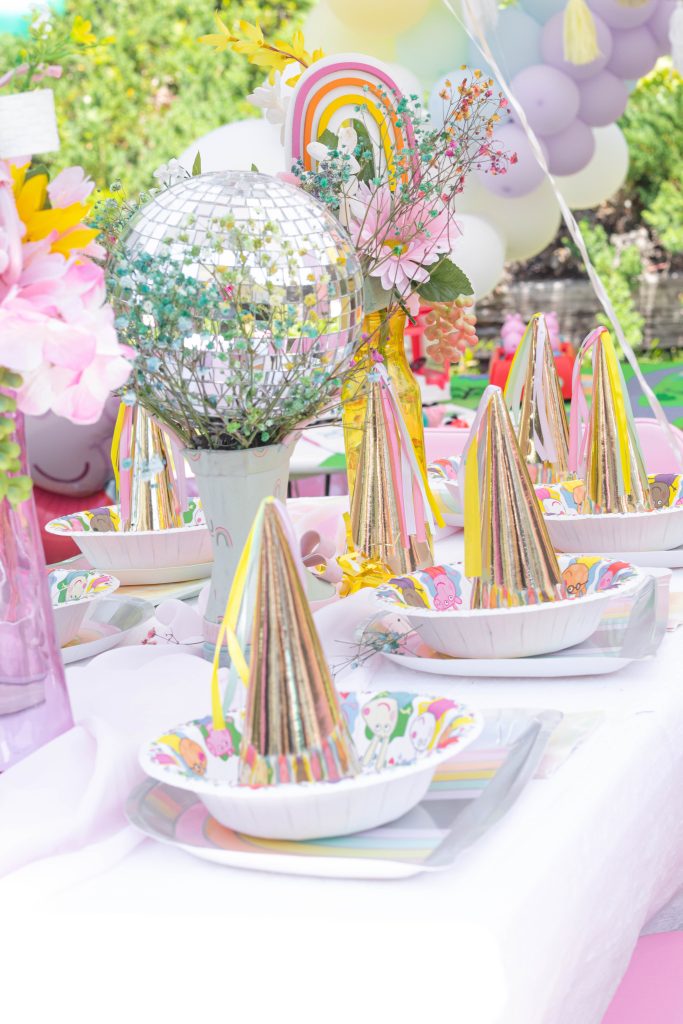 Peppa Pig theme kids party decorated party table