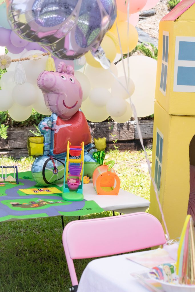Peppa Pig Birthday Party kids party table activity imaginative play