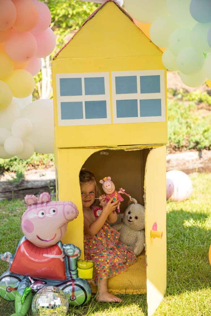 Nicki Odom's daughter Peppa Pig Birthday Party kids party activity imaginative play
