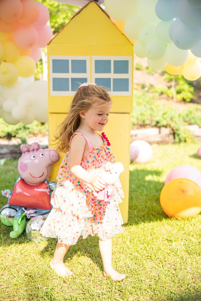 Nicki Odom's daughter Peppa Pig Birthday Party kids party activity imaginative play