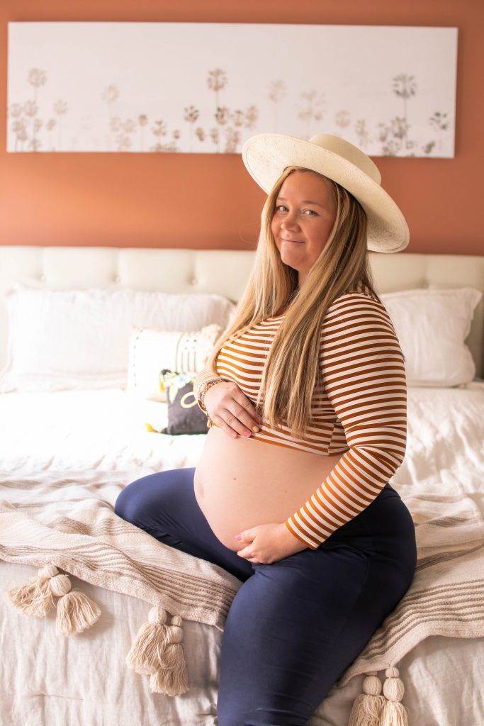 Maternity Photoshoot What To Expect When You're Pregnant