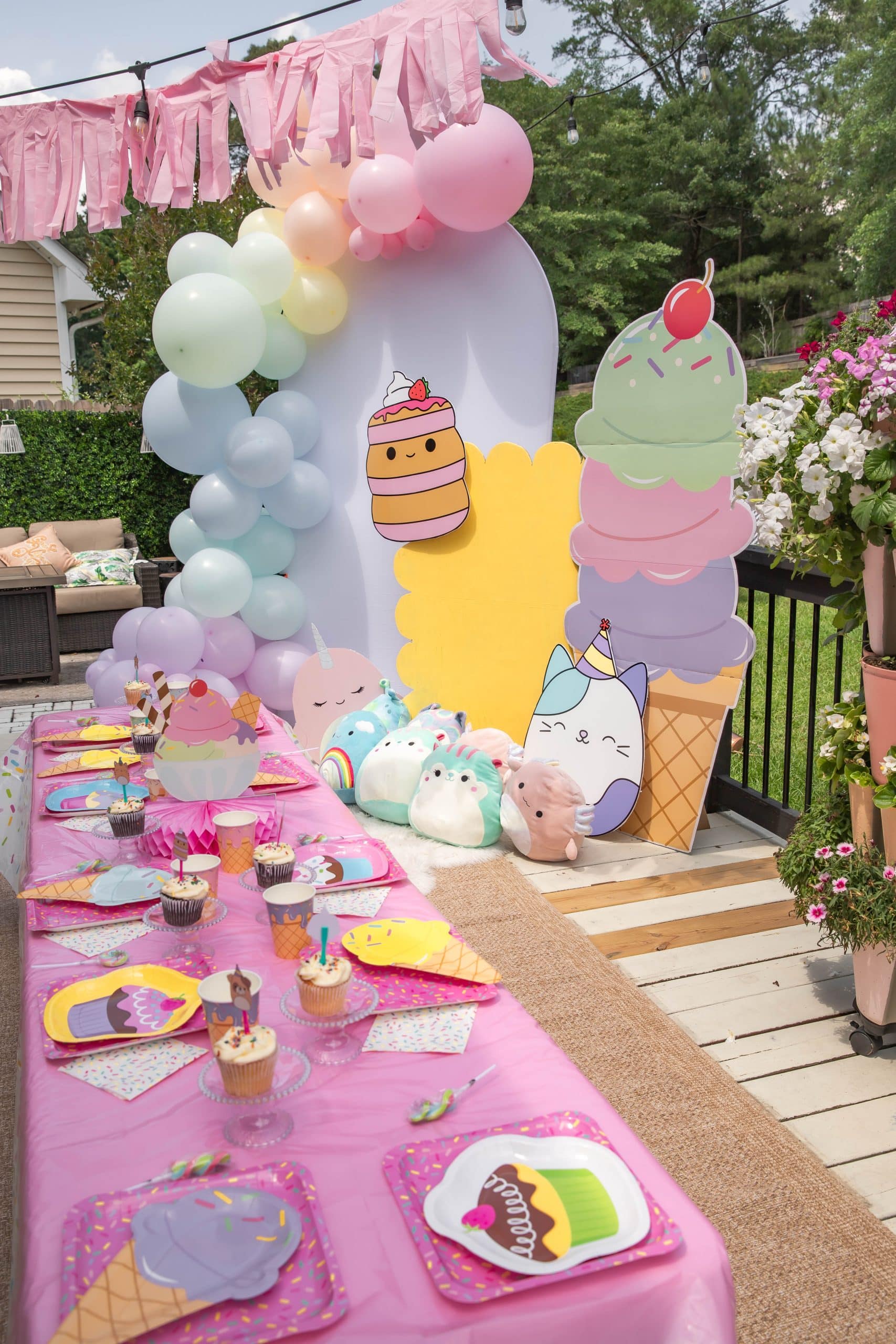 Sweets Squishmallows and 6 birthday party table decorations