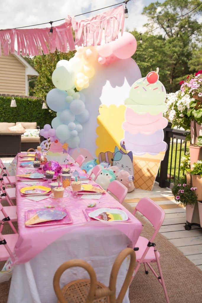 Sweets Squishmallows and 6 birthday party decorations and photo moment