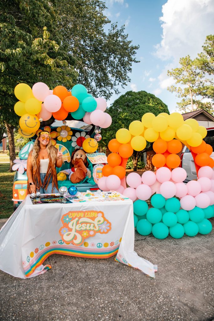 A very groovy trunk or treat setup